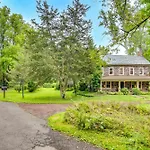 Enchanting Stone Cottage, Steps To Delaware Canal