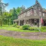 Enchanting Stone Cottage, Steps To Delaware Canal