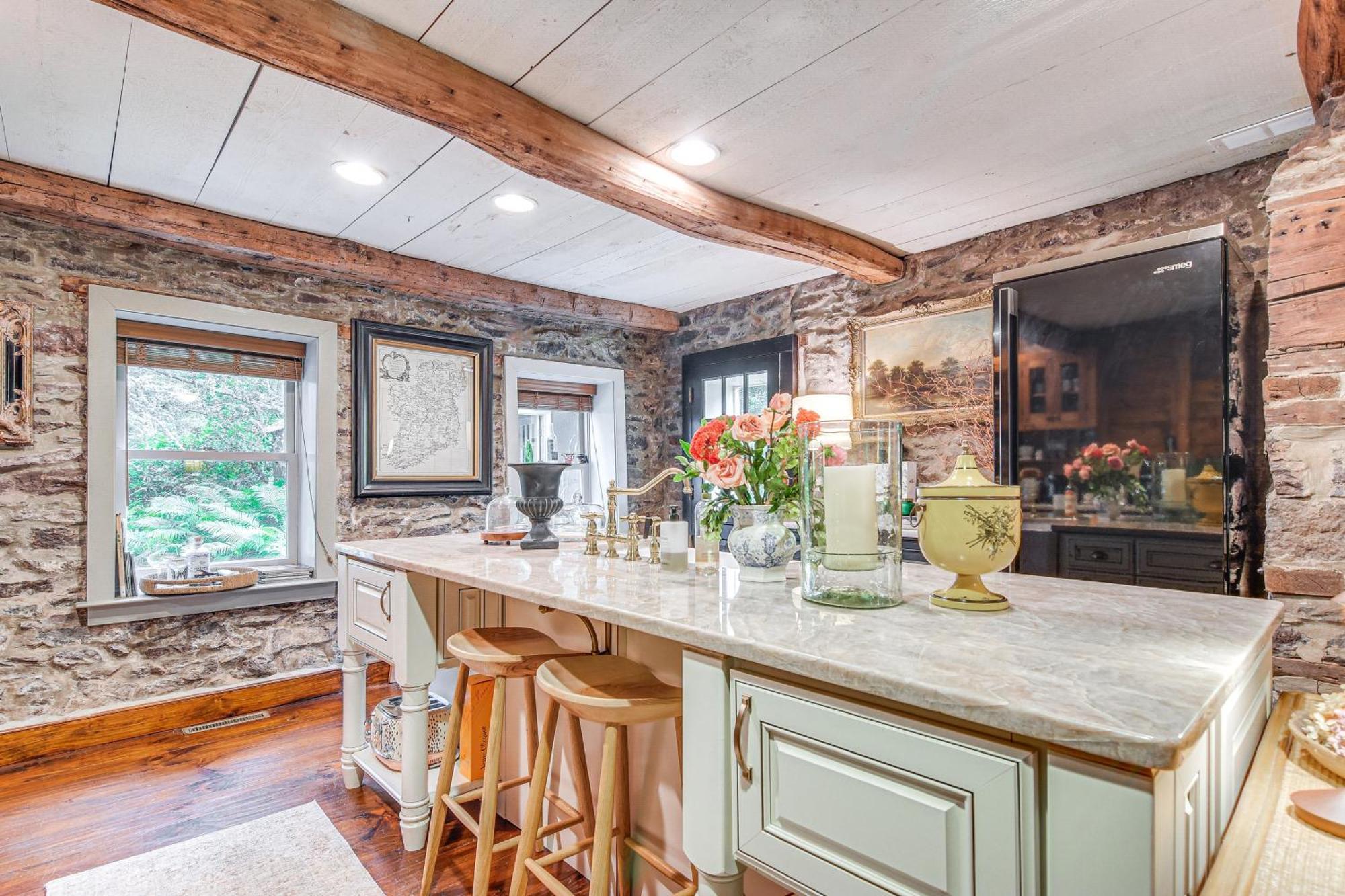 Enchanting Stone Cottage, Steps To Delaware Canal Holiday home Kintnersville