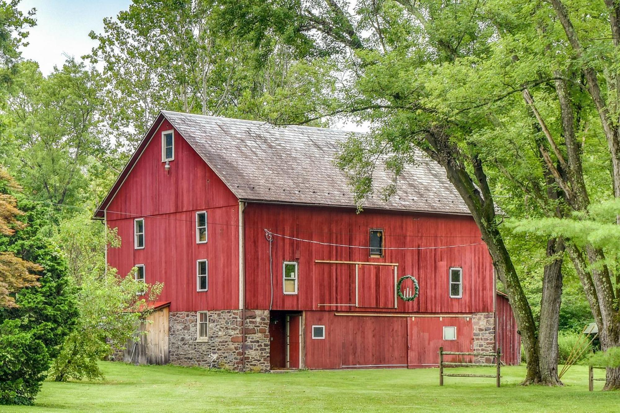 Holiday home Enchanting Stone Cottage, Steps To Delaware Canal Kintnersville