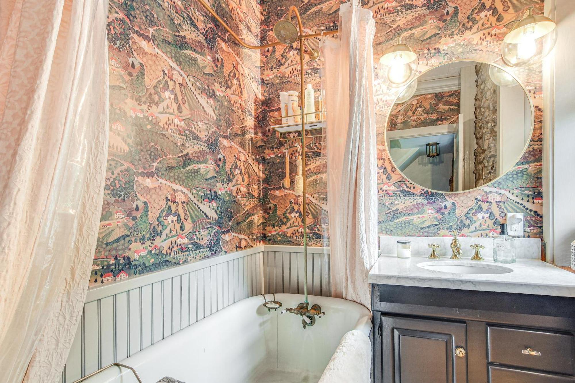 Enchanting Stone Cottage, Steps To Delaware Canal