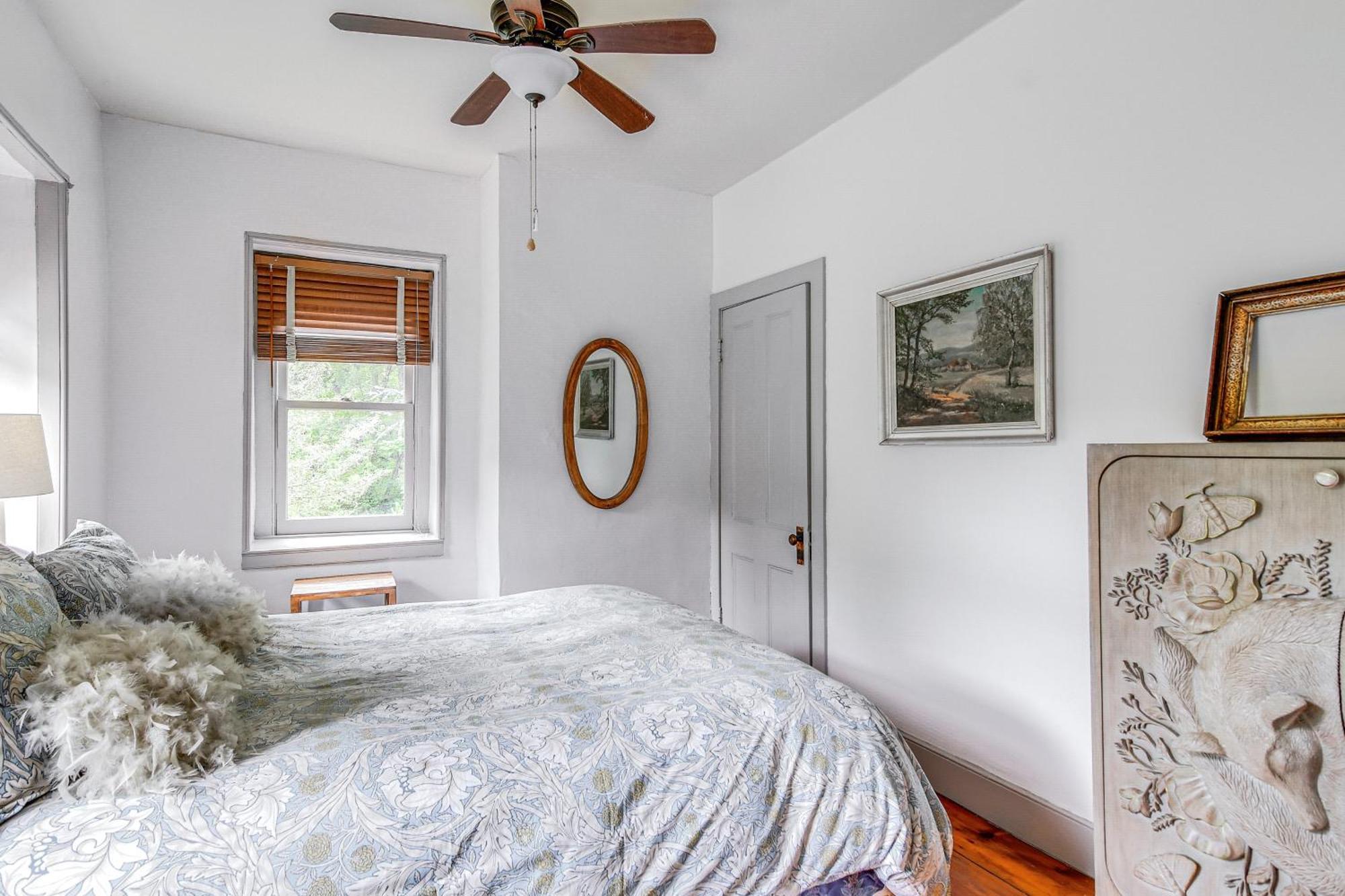 Holiday home Enchanting Stone Cottage, Steps To Delaware Canal