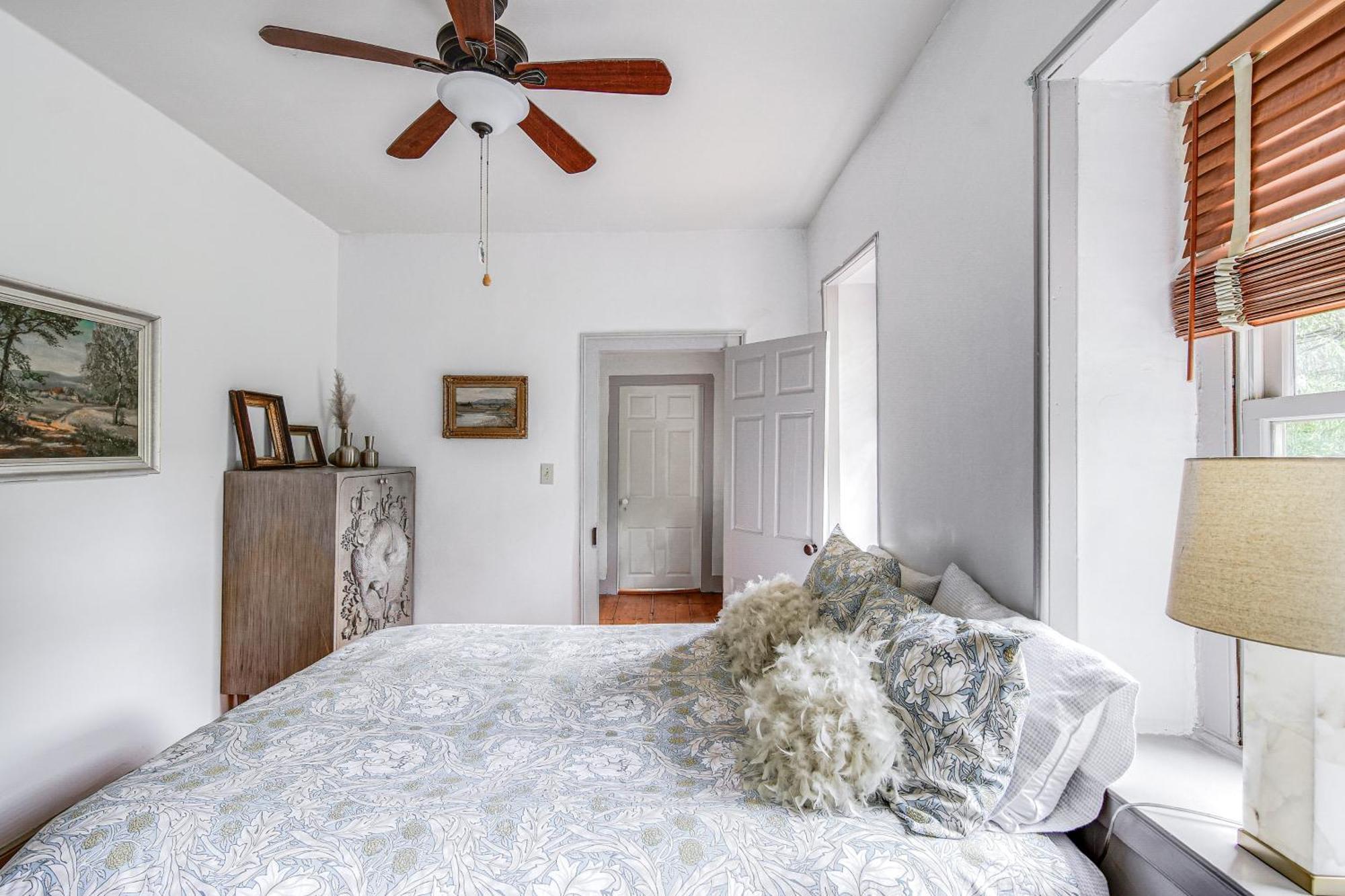 Enchanting Stone Cottage, Steps To Delaware Canal Holiday home *