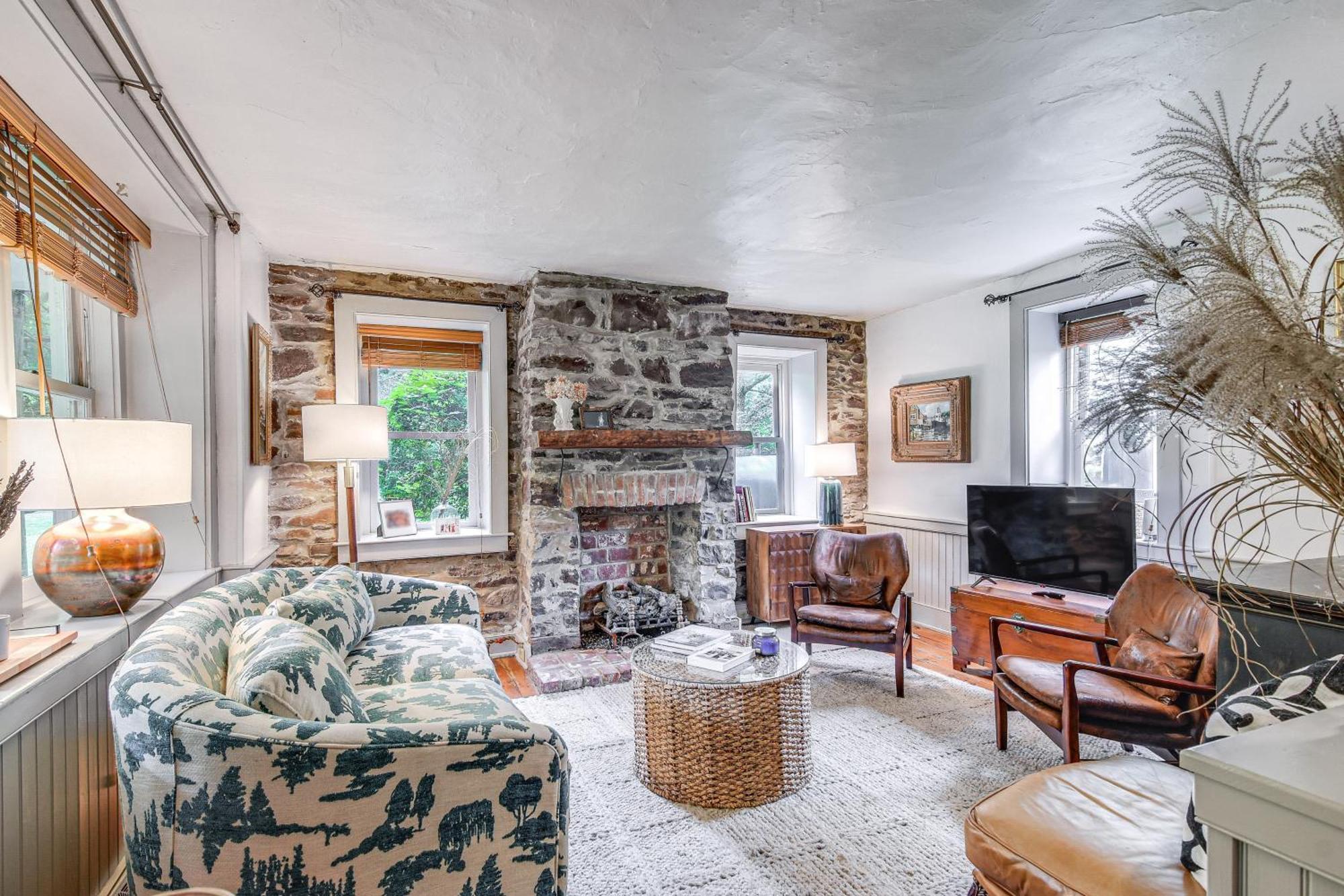 Enchanting Stone Cottage, Steps To Delaware Canal